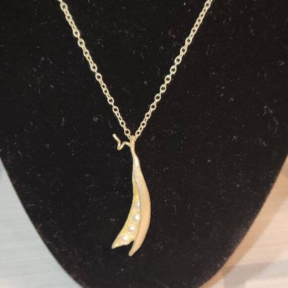 Michael Michaud Pea pod Necklace with 4 pearls - Picture 2 of 2